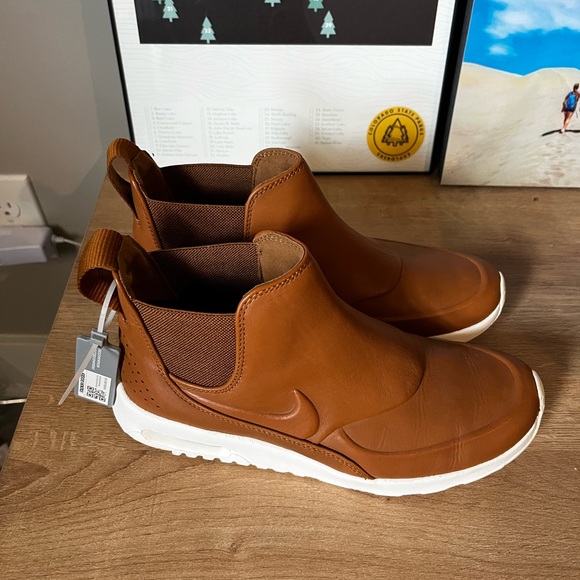 Nike Air Max Thea Mid Boot in Ale Brown Size 7. - Picture 2 of 4